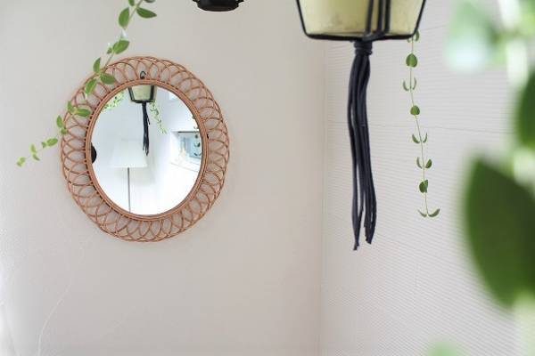 季節の変わり目に。ラタンミラーでできる簡単模様替えレッスン[PR]