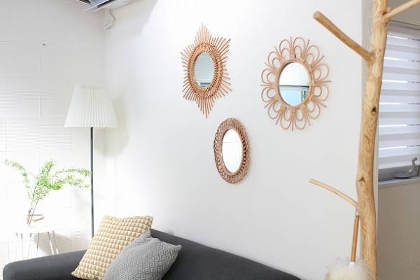 季節の変わり目に。ラタンミラーでできる簡単模様替えレッスン[PR]