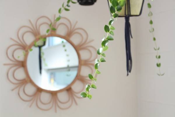 季節の変わり目に。ラタンミラーでできる簡単模様替えレッスン[PR]