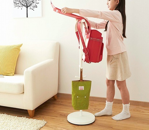 子どものお片付け習慣にも。省スペースが叶う「ランドセルハンガー」[PR]