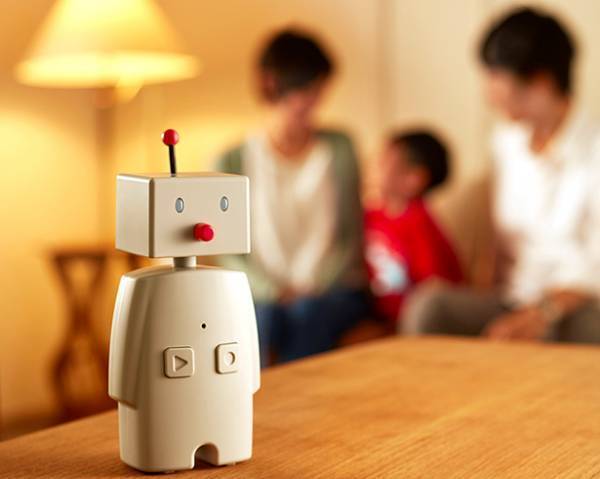 子どもの「ただいま」をスマホにお知らせ〜見守りロボットBOCCO[PR]