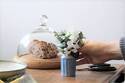 暮らしの傍らにちょこんと置きたい。手のひらサイズのフラワーベース[PR]