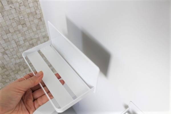 壁を使って収納力アップ！　狭くても叶う、バスルーム収納