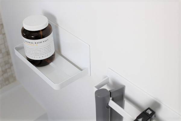 壁を使って収納力アップ！　狭くても叶う、バスルーム収納