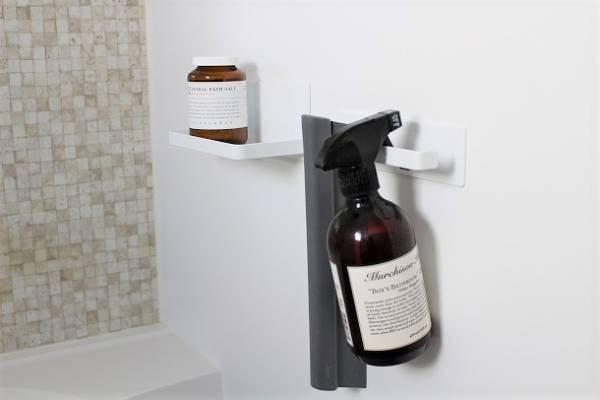 壁を使って収納力アップ！　狭くても叶う、バスルーム収納