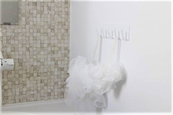 壁を使って収納力アップ！　狭くても叶う、バスルーム収納