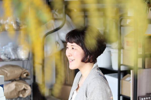 とっておきは長く使いたいから。作り手さんに聞く、フラワーベースのお手入れ方法[PR]