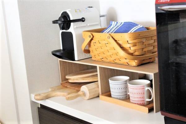 散らかりがちな小物もスッキリ！ 「縦の余白」を活用した収納アイディア