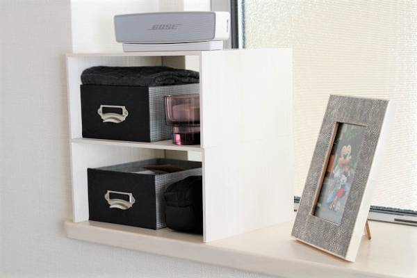 散らかりがちな小物もスッキリ！ 「縦の余白」を活用した収納アイディア