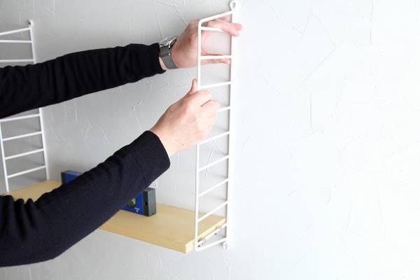 北欧生まれの壁掛けシェルフで叶える　「見せる！」収納術[PR]