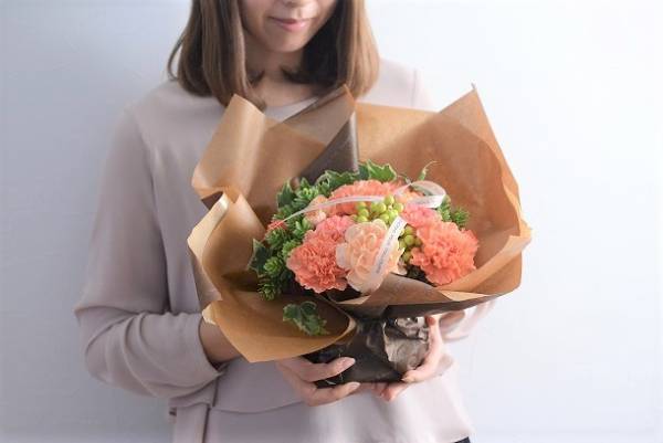 準備はお早めに！今年の母の日は、18万人が感動した「フラワーギフト」を贈ろう。[PR]