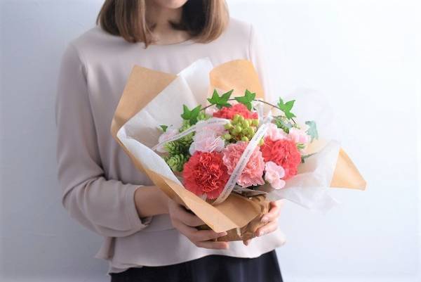 準備はお早めに！今年の母の日は、18万人が感動した「フラワーギフト」を贈ろう。[PR]