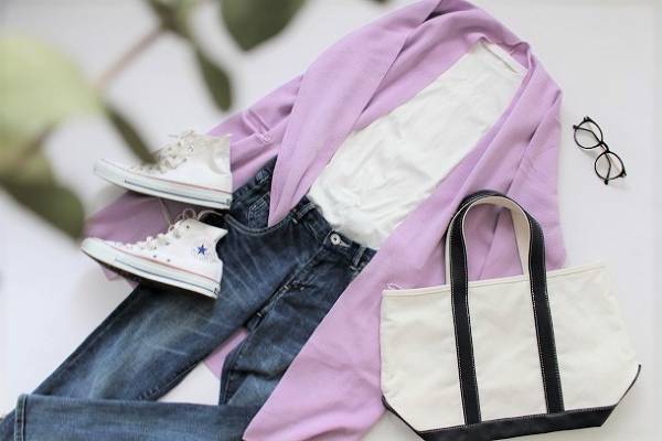 いつものアイテムに“春色小物”を投入！ パッと華やぐ「差し色」コーデ