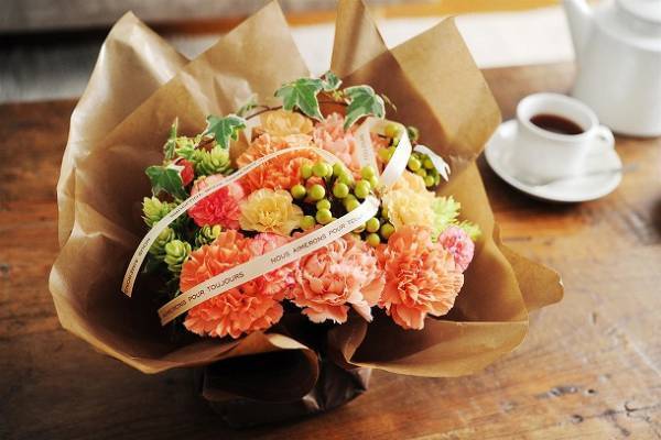 お母さんにも、義理のお母さんにも！気になるみんなの「母の日」事情[PR]