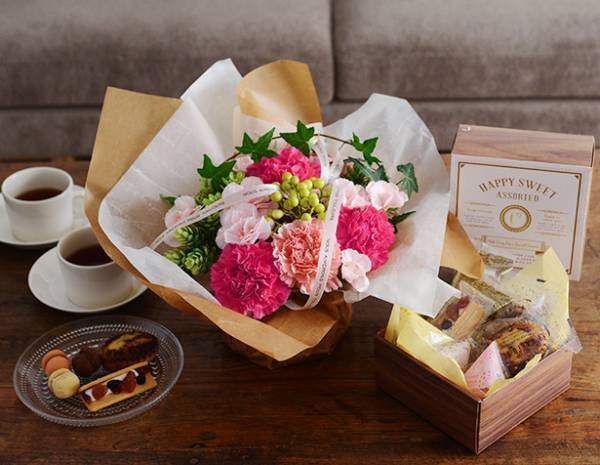 母の日に贈りたいのはこんなお花！オレンジの大輪カーネーションが美しい魔法のお花[PR]