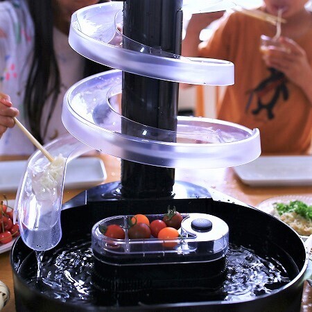 家族で大興奮！ この夏、何度も使いたくなる「大人の流しそうめん」