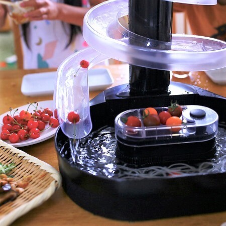 家族で大興奮！ この夏、何度も使いたくなる「大人の流しそうめん」