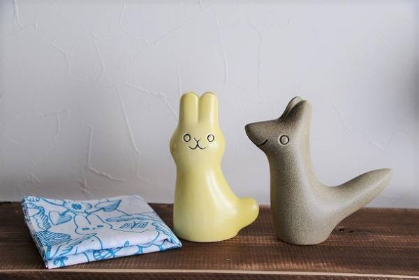 瞳に映りこむ毎にほっこり。ここでしか手に入らない、鹿児島睦さんのフラワーベースをお部屋に飾ろう。[PR]