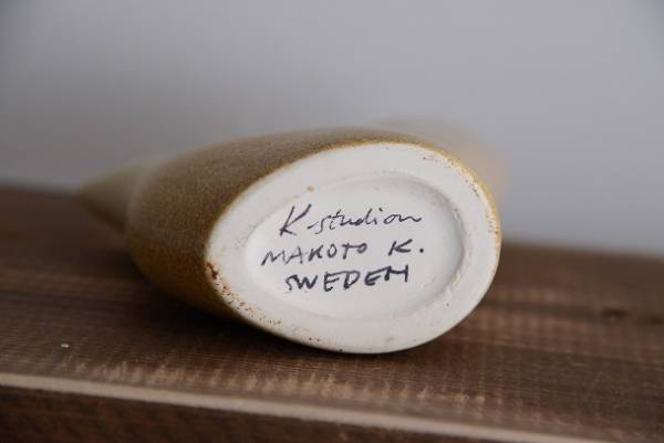 瞳に映りこむ毎にほっこり。ここでしか手に入らない、鹿児島睦さんのフラワーベースをお部屋に飾ろう。[PR]