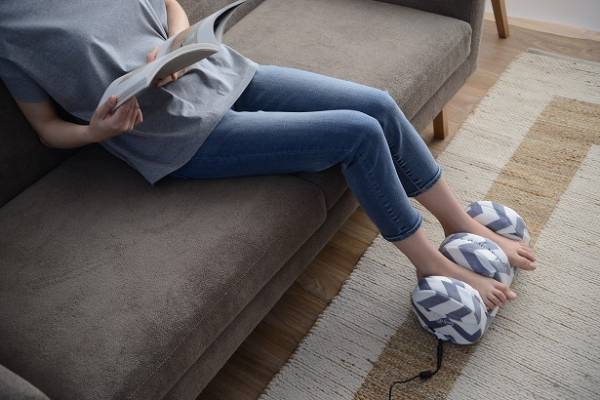 いつでもどこでもお手軽マッサージを。おうちでできる「自分ケア」[PR]