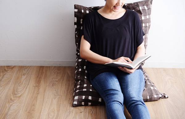 【秋のくつろぎ時間はこんなアイテムで】絵になる北欧風ビッククッション[PR]