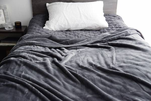 【累計25万枚突破】朝ベッドから出られなくなる伝説の毛布って！？[PR]