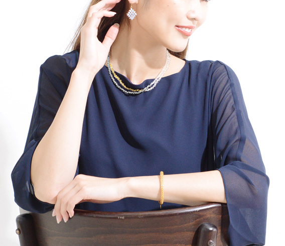 秋冬ファッション楽しんでる？ビーズアクセサリーでいつものコーデに華やぎをプラス。[PR]