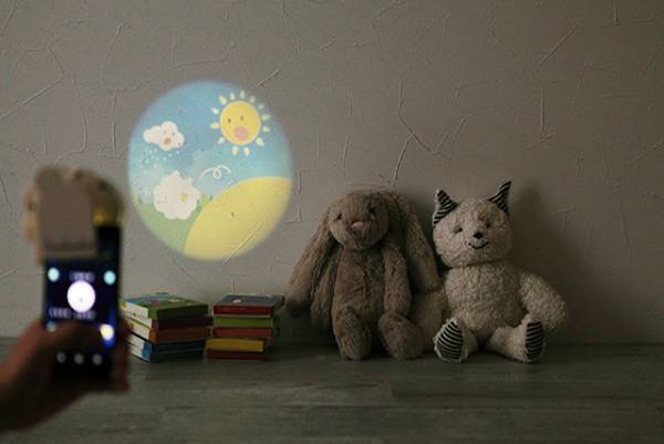 寝室がミニシアターに!? 子どもも釘付けになる、絵本読み聞かせアイテム