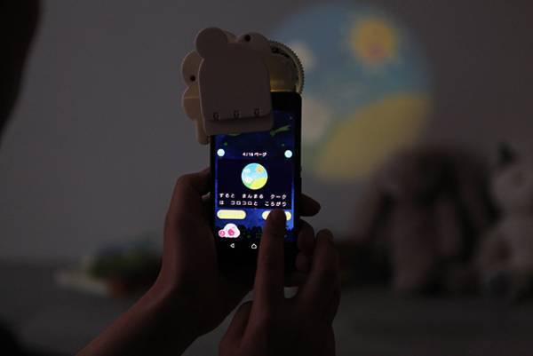 寝室がミニシアターに!? 子どもも釘付けになる、絵本読み聞かせアイテム