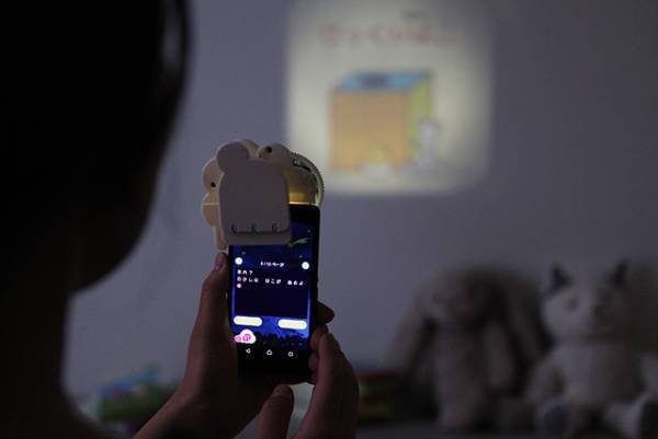 寝室がミニシアターに!? 子どもも釘付けになる、絵本読み聞かせアイテム