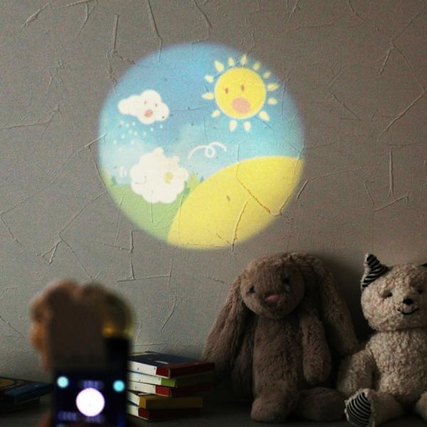 寝室がミニシアターに!? 子どもも釘付けになる、絵本読み聞かせアイテム