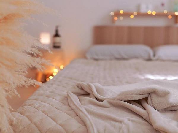 【インスタグラマーさんのもの選び】「#朝ベッドから出られなくなる毛布　」寝室コーデ集[PR]