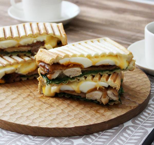 具だくさんでも溢れず焼ける！ 厚焼き「ホットサンドメーカー」