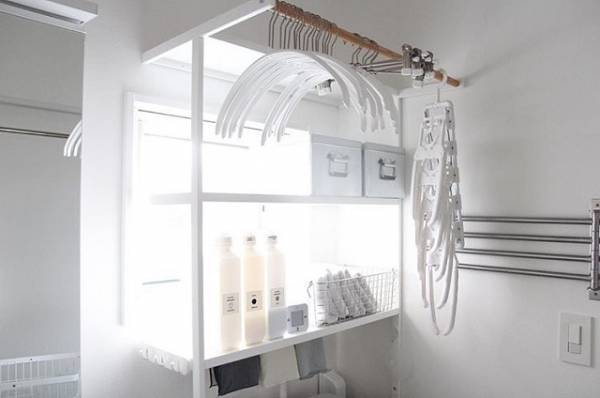 インスタグラマーcafe_closet02さん流「伸縮できるアルミハンガー」を使った時短洗濯術[PR]