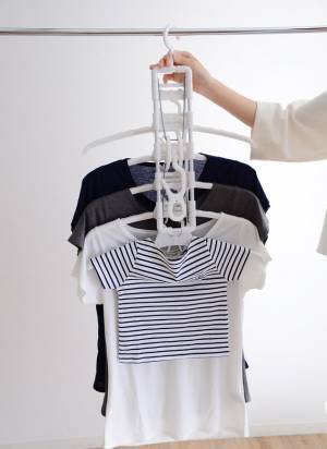 インスタグラマーcafe_closet02さん流「伸縮できるアルミハンガー」を使った時短洗濯術[PR]