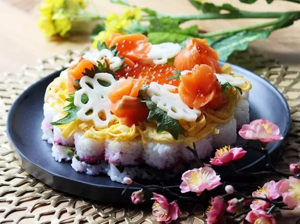 マイパーラーを使えば簡単!ひな祭りのお祝いに「お花の形のお寿司ケーキ」
