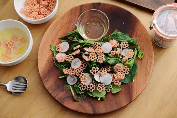 【桜特集スタート】ひと足早い春景色を、お世話になったあの人へ[PR]