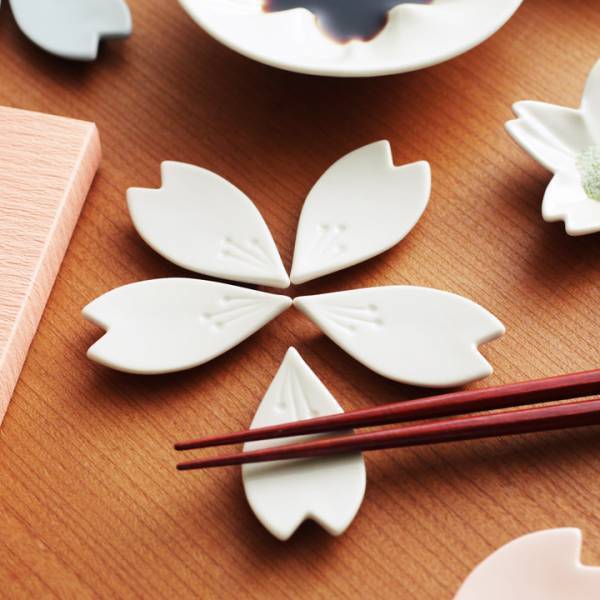 【桜特集スタート】ひと足早い春景色を、お世話になったあの人へ[PR]