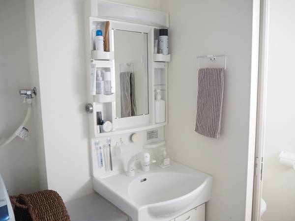 使っているときも、使っていないときも。きれいが続く「マーナの洗面スポンジ」[PR]