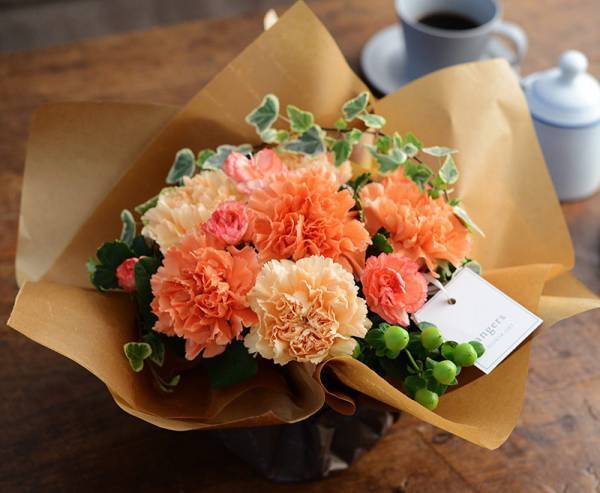 母の日に贈りたい、過去196,336人が感動した「フラワーアレンジメント」って？〜超早得はもうすぐ終了[PR]