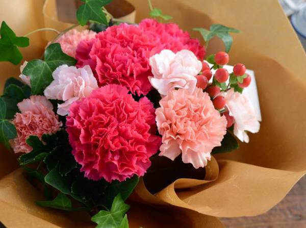 母の日に贈りたい、過去196,336人が感動した「フラワーアレンジメント」って？〜超早得はもうすぐ終了[PR]