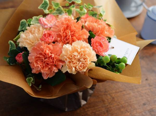 母の日に贈りたい、過去196,336人が感動した「フラワーアレンジメント」って？〜超早得はもうすぐ終了[PR]