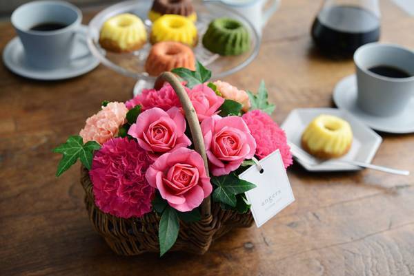 母の日に贈りたい、過去196,336人が感動した「フラワーアレンジメント」って？〜超早得はもうすぐ終了[PR]