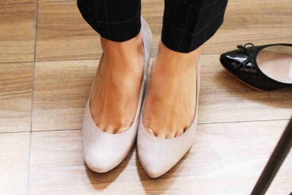 キレイなのに一日中疲れない！アンジェの「履き心地パンプス」×「美脚パンプス」を徹底解剖！スタッフ履き比べ座談会開幕[PR]