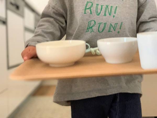 子どものお手伝いにも欠かせない！ KINTOの滑らない「トレイ」