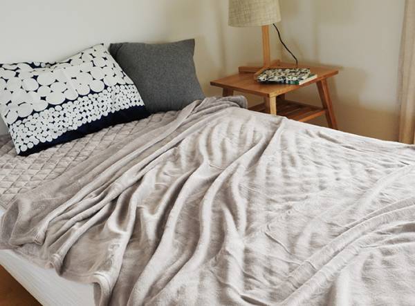 【冬寝具の衣替え】家族分の毛布がスッポリ！収納グッズ見つけました。[PR]