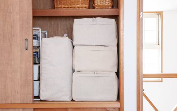 【冬寝具の衣替え】家族分の毛布がスッポリ！収納グッズ見つけました。[PR]