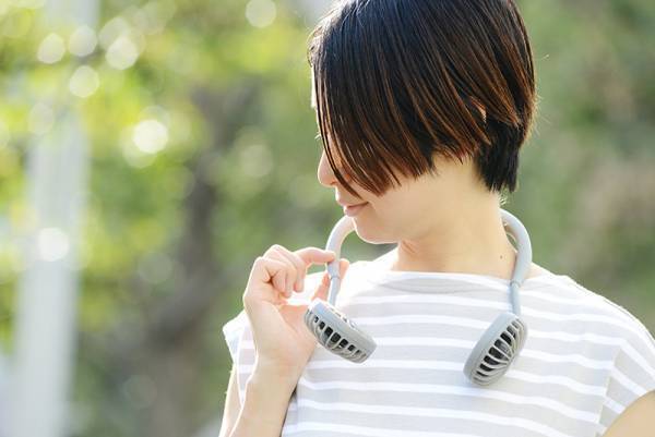 朗報 「今夏は、常に涼しい？！」話題のポータブルファンを使ってみました。[PR]