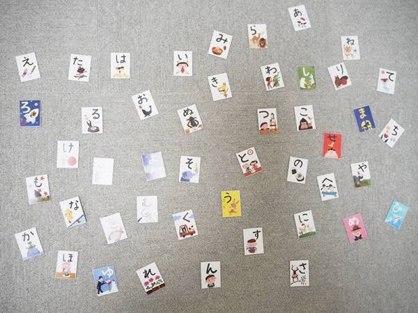 リビングにも子ども部屋にも。インテリア感覚で飾れる「あいうえおタペストリー」[PR]