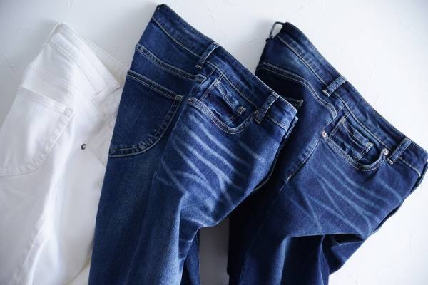 あの定番人気ストレッチデニムのアンクル丈がさらにバージョンアップして新登場しました！[PR]